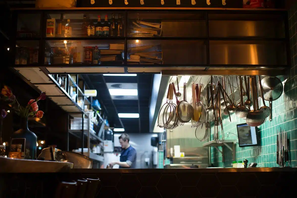 Guide pour équiper la cuisine d'un restaurant : les indispensables