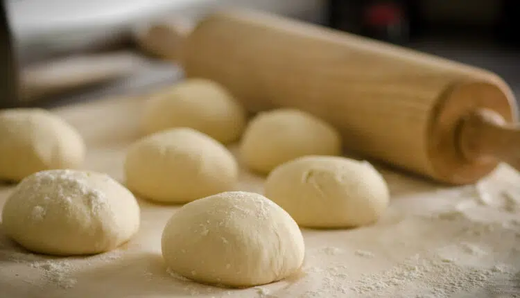 Le four à bois est idéal pour la cuisson des pizzas et des pains