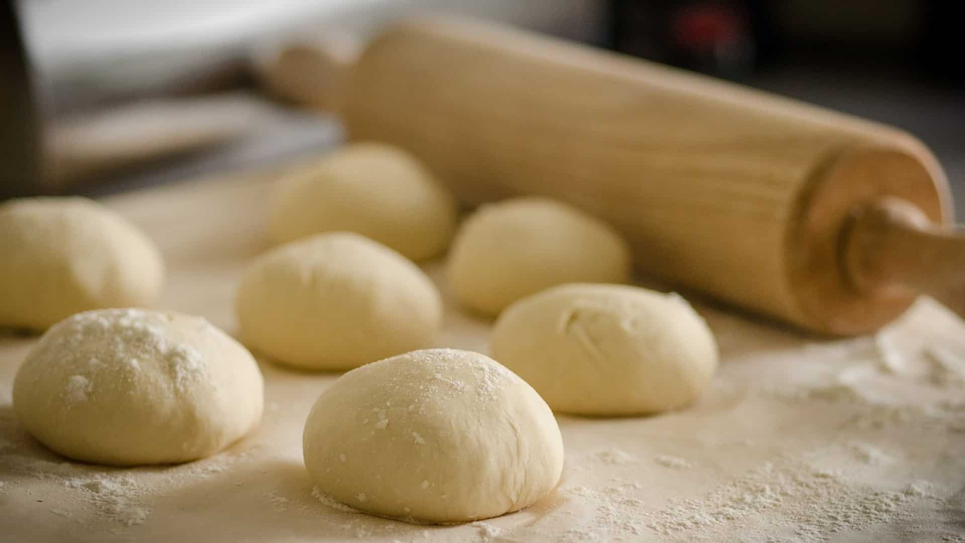 Le four à bois est idéal pour la cuisson des pizzas et des pains